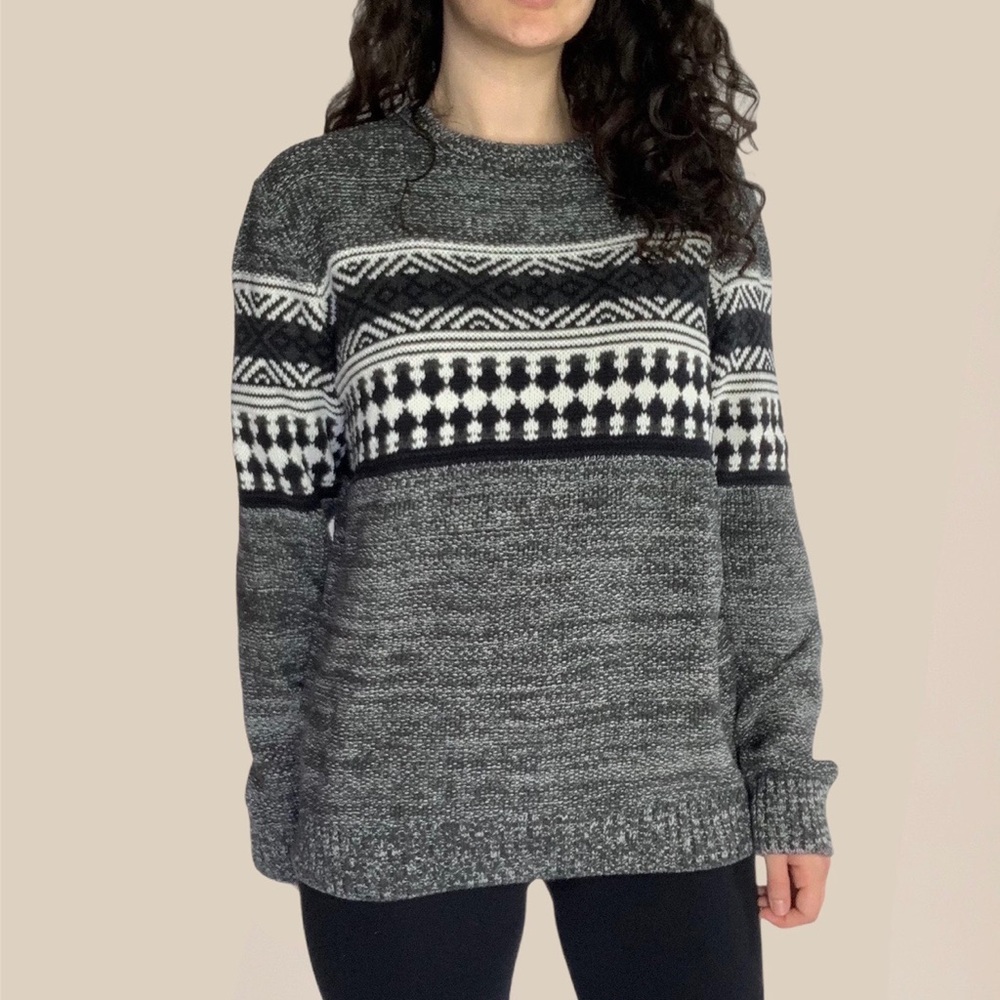 Black and White Vintage Sweater!